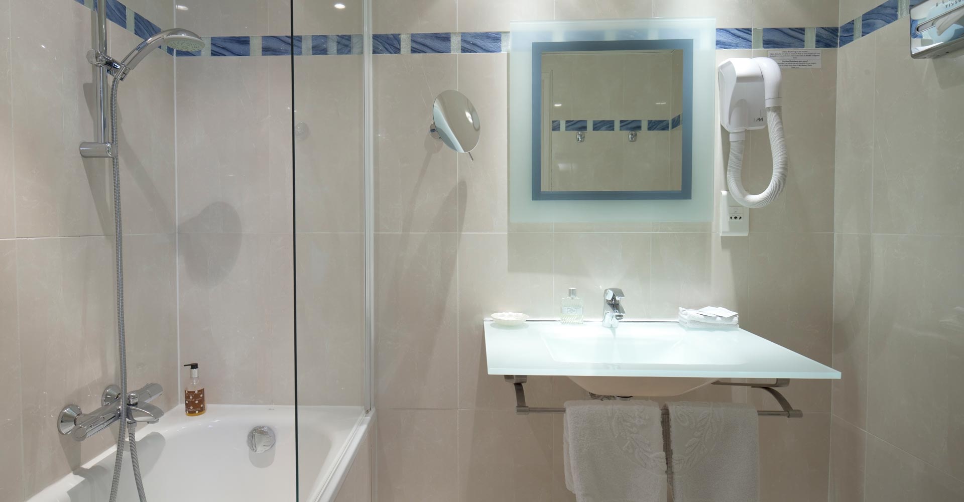 Hotel Beaubourg - Bathroom